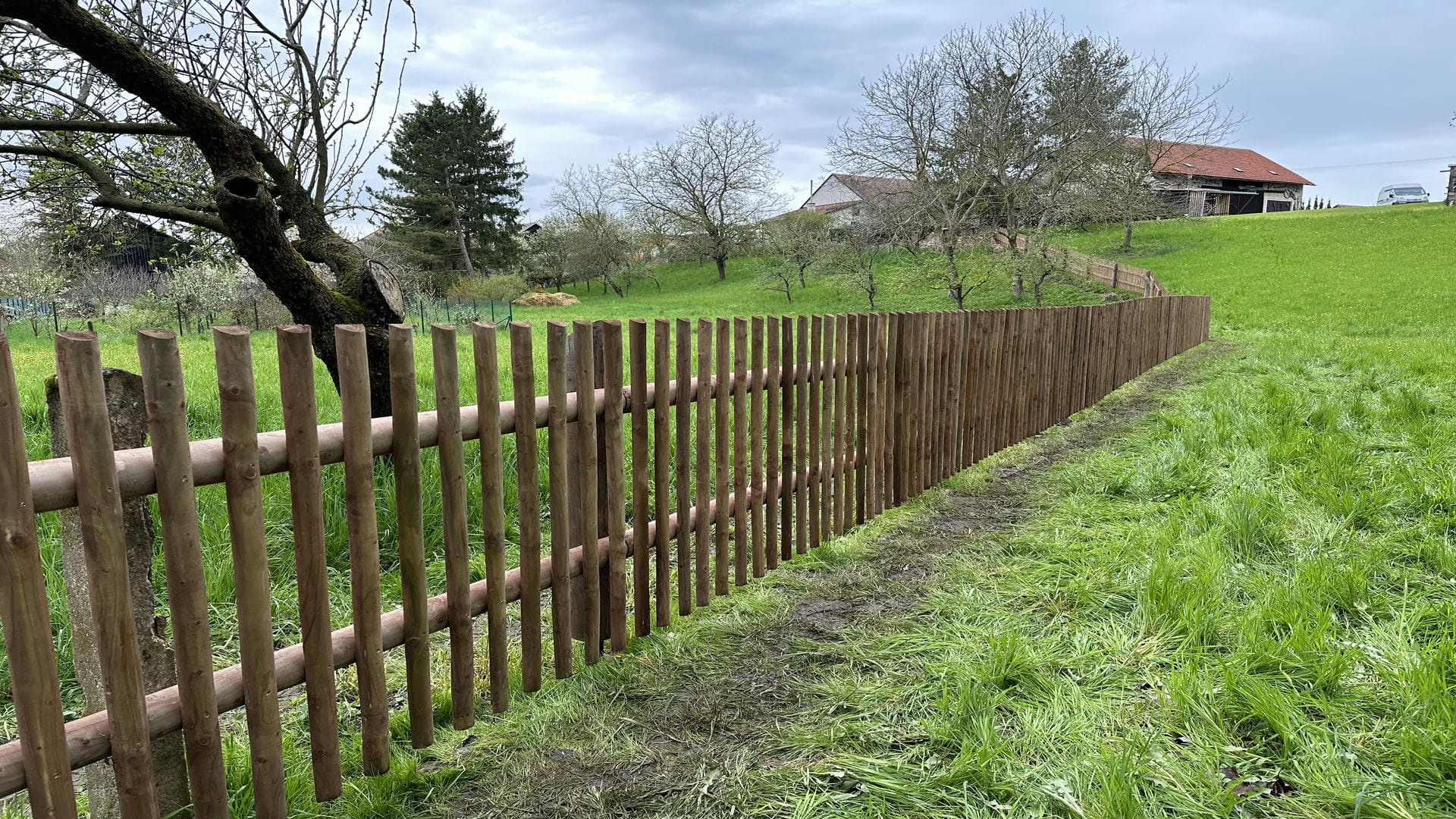 Obrázek 5 / Dřevěné ploty - strojně frézované   - realizace Holešovice 04-2023
